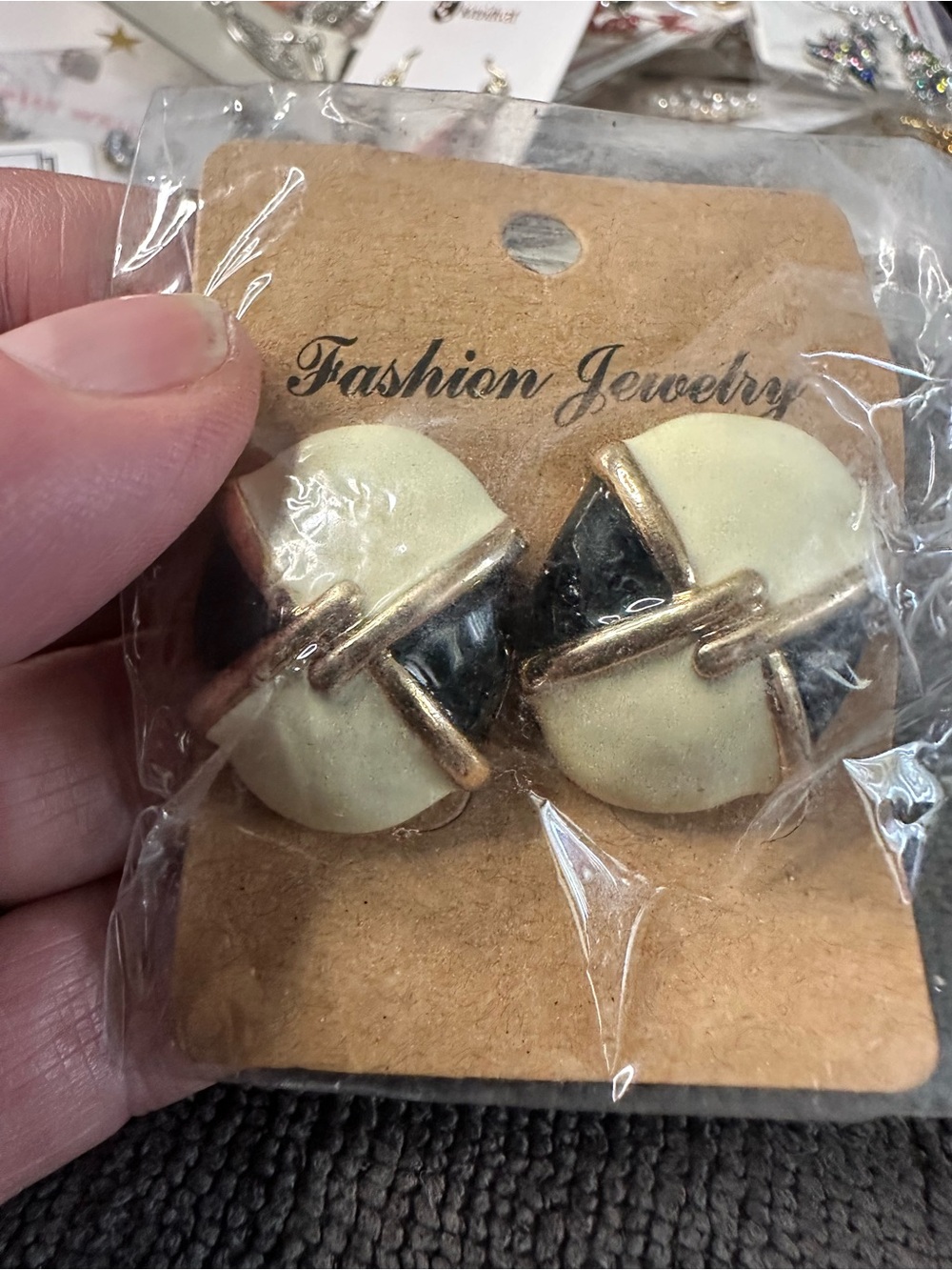 Fashion Jewelry Cream and Black Clip-On Round Earrings with Gold Accents